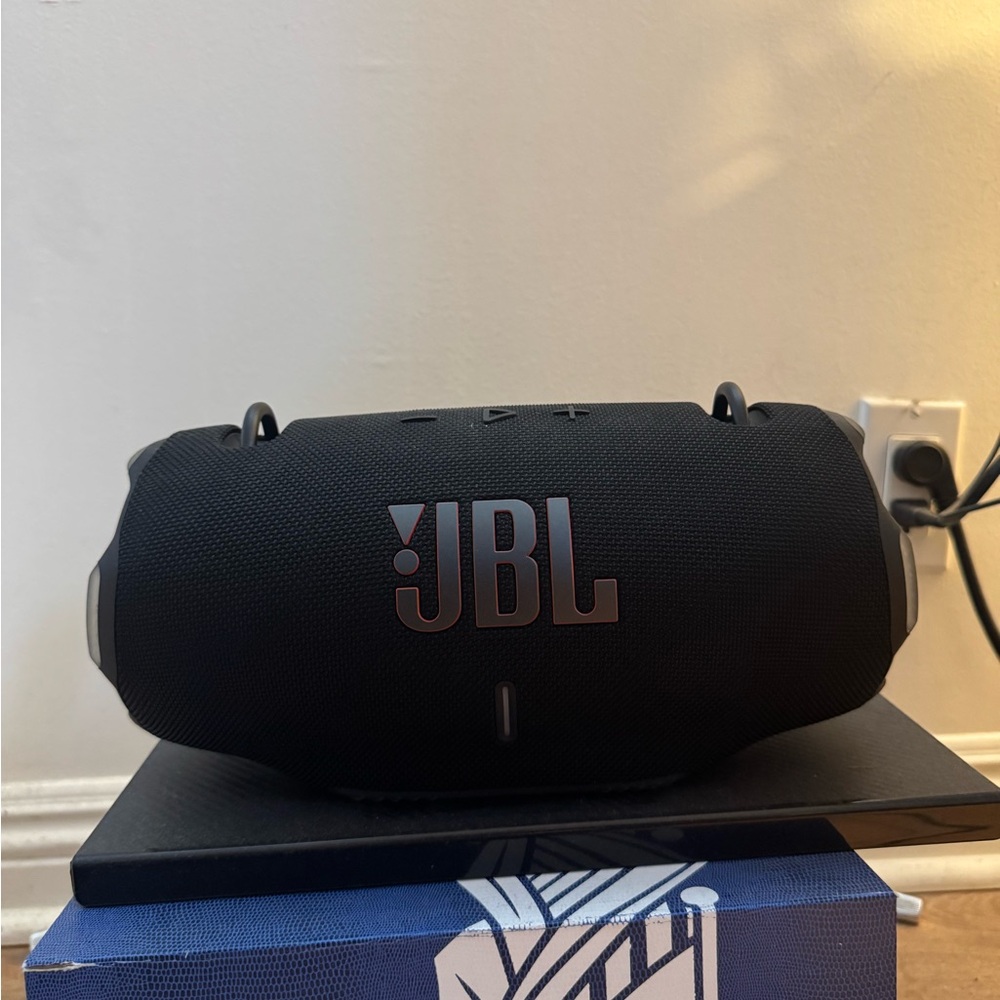 JBL Xtreme-Style Portable Bluetooth Speaker - Black